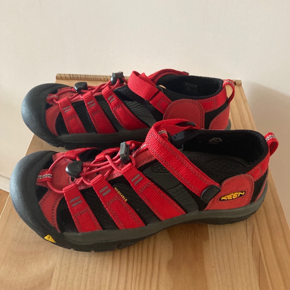 Brand new Keen Newport H2 Sport Sandal
